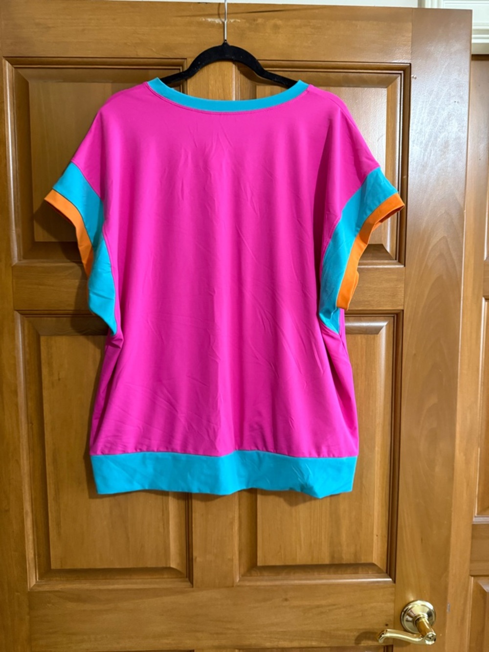 Women’s Colorblock Short Sleeve Top in Hot Pink. PTP 26. - Picture 2 of 3